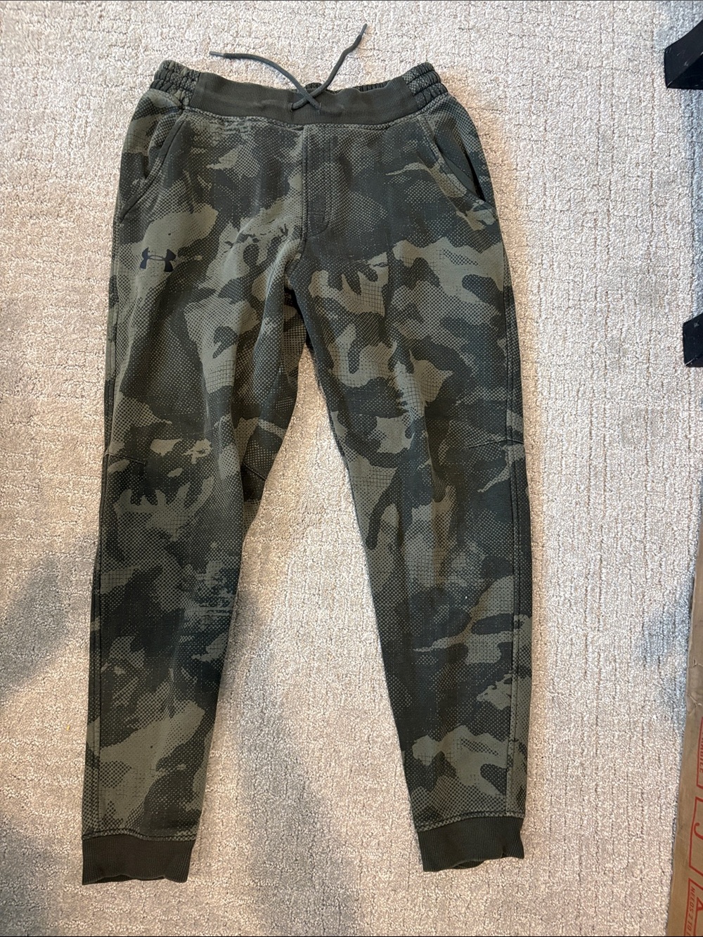 Under Armour women’s Olive Green Camo Joggers